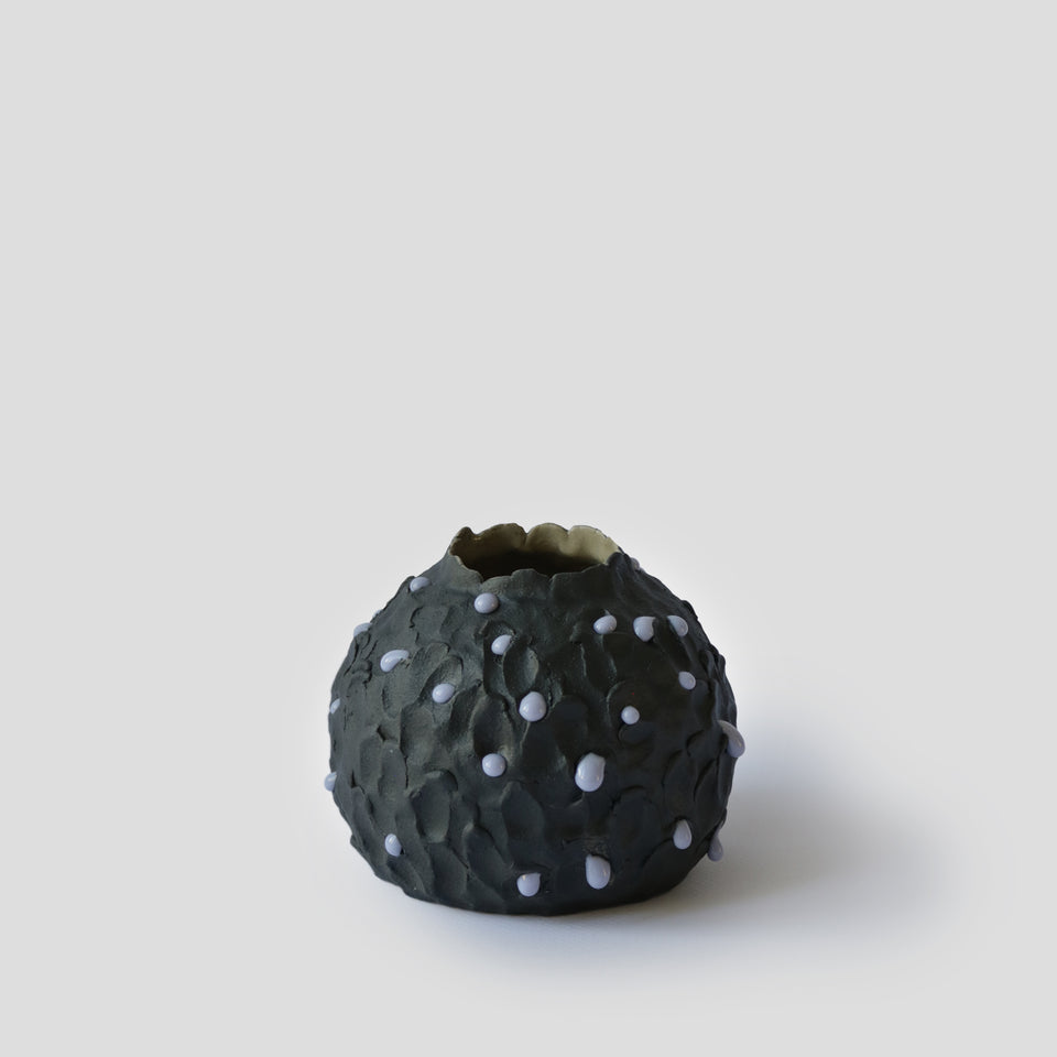Black Pot pourri with mauve drops