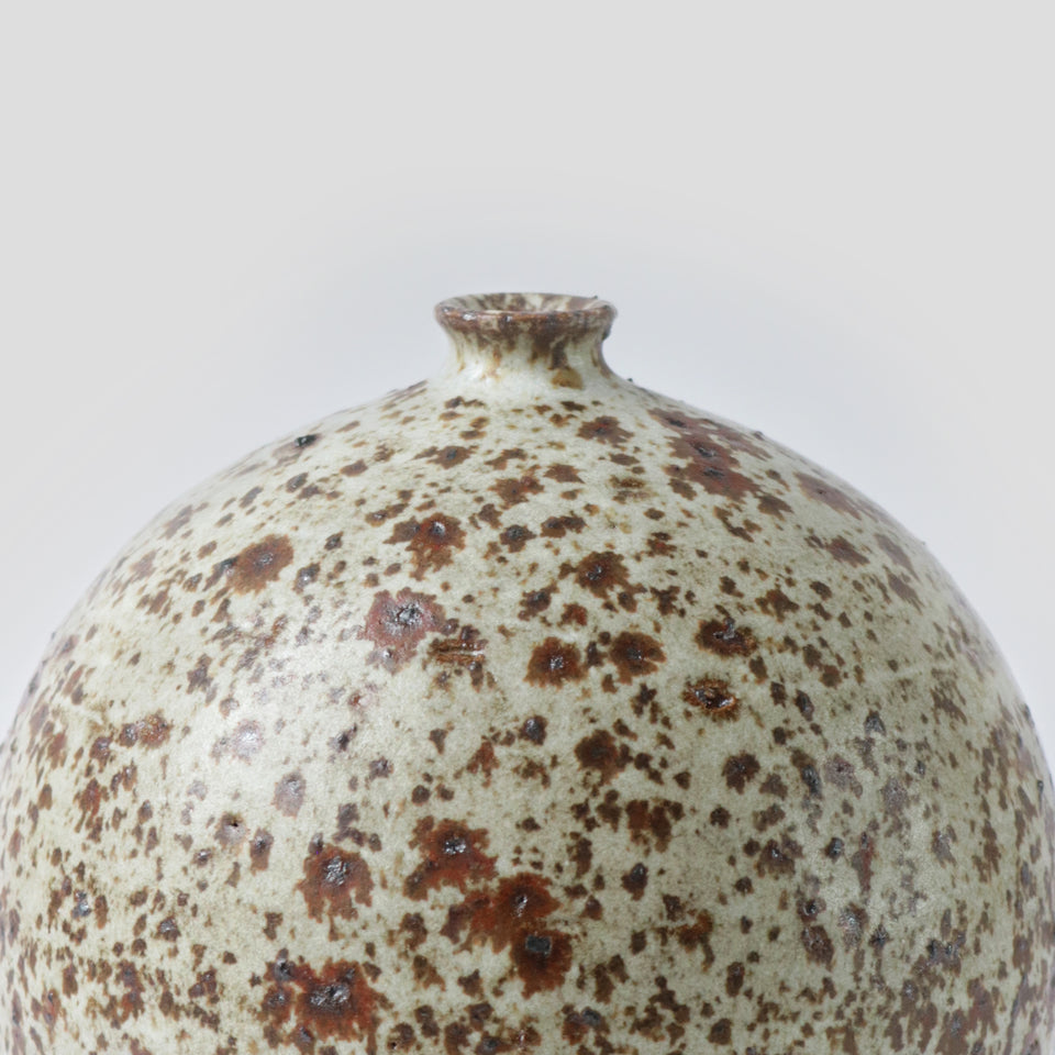 Bud vase with volcanic rocks 1