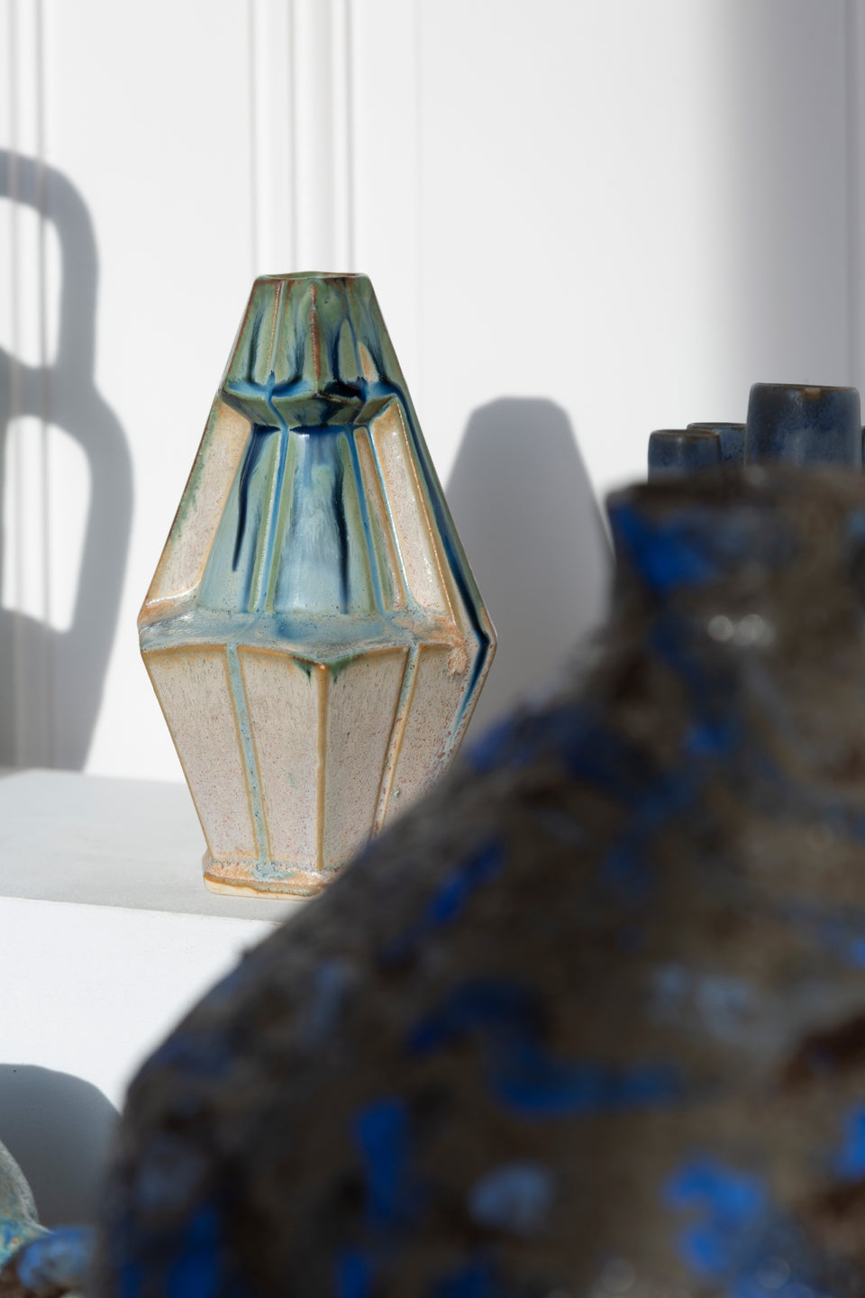 Vase vintage hexagonal en grès flammé
