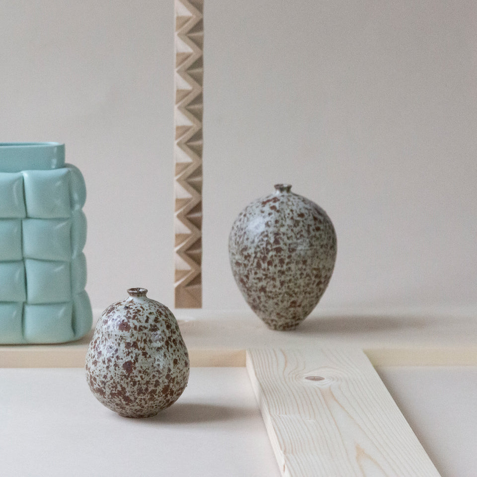 Bud vase with volcanic rocks 1