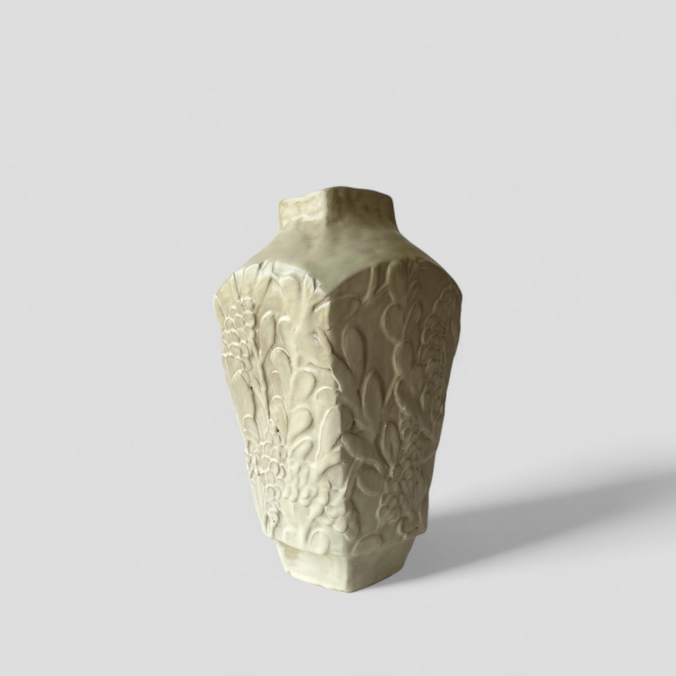 Facetted bas relief Vase Satin White