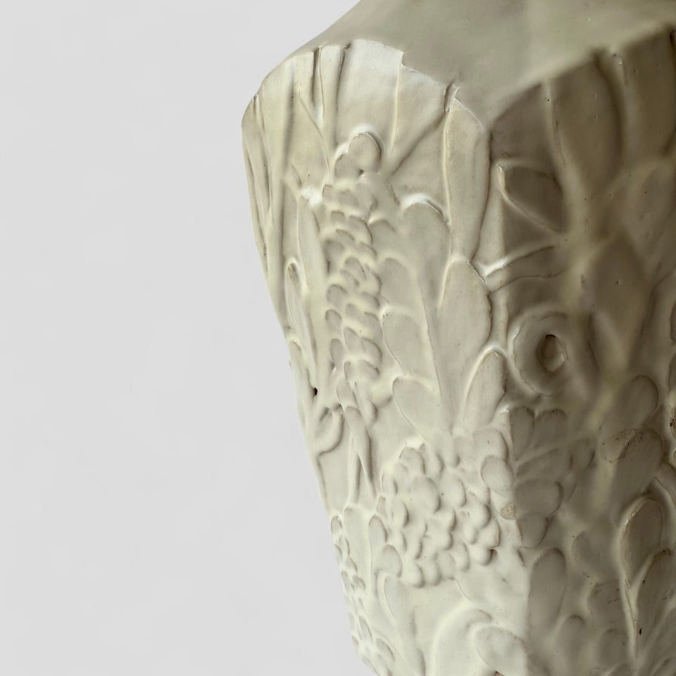 Facetted bas relief Vase Satin White