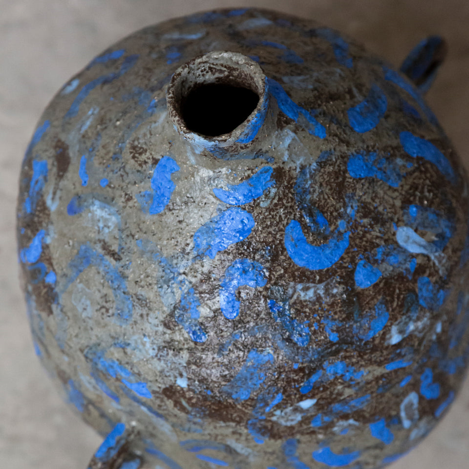 Large Vase The blue dashes